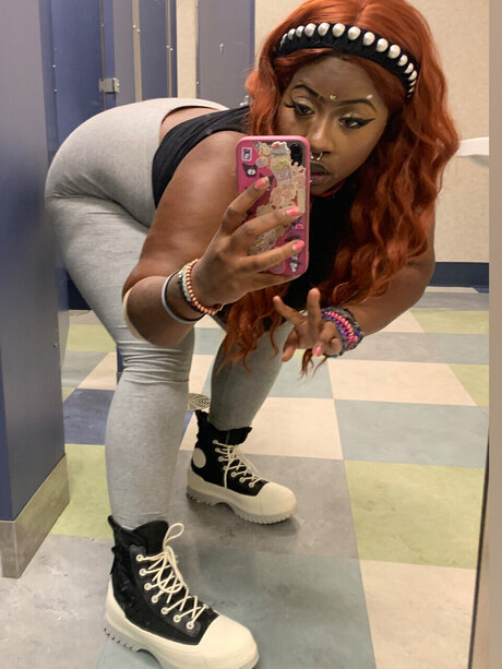 Naakte gelekte OnlyFans-foto van Daddys Good Girl