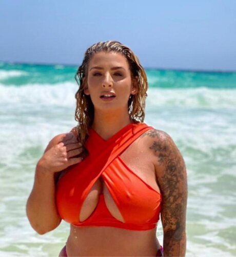 Naakte gelekte OnlyFans-foto van Kerri Hoare