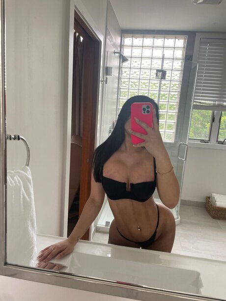 Naakte gelekte OnlyFans-foto van Chantal Nova