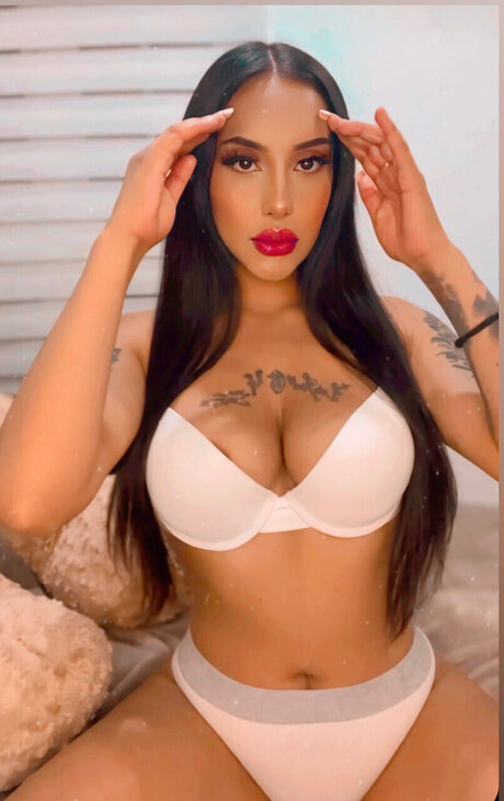 Naakte gelekte OnlyFans-foto van Dulce De Paz