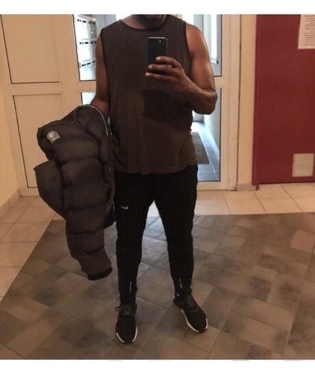 Naakte gelekte OnlyFans-foto van Blkbwoi