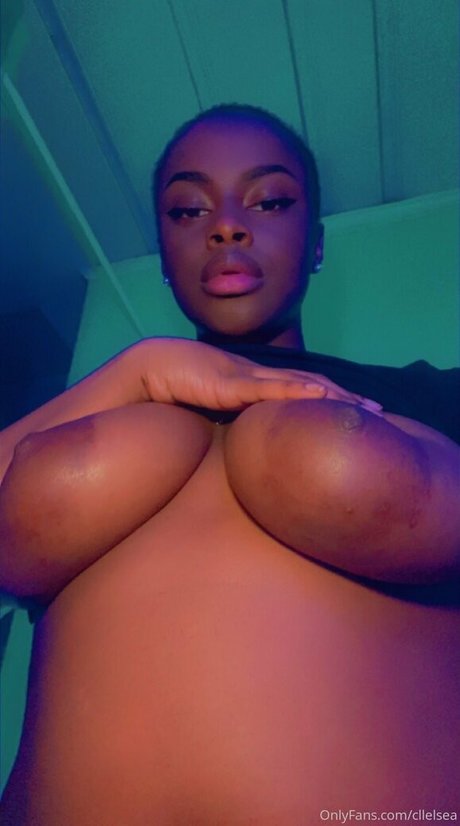 Naakte gelekte OnlyFans-foto van Xxxsevn
