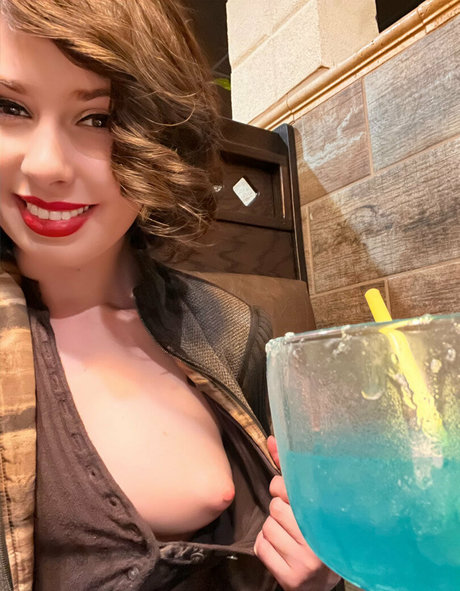 Naakte gelekte OnlyFans-foto van Maggienolia