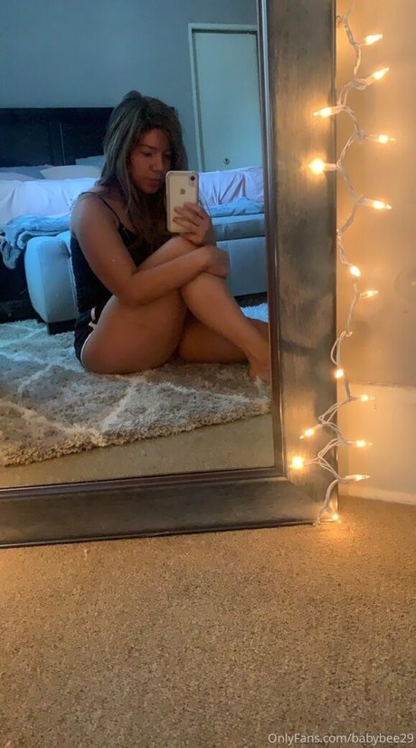Naakte gelekte OnlyFans-foto van Babybee29