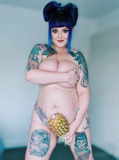 Naakte gelekte OnlyFans-foto van Gothabillyqueen