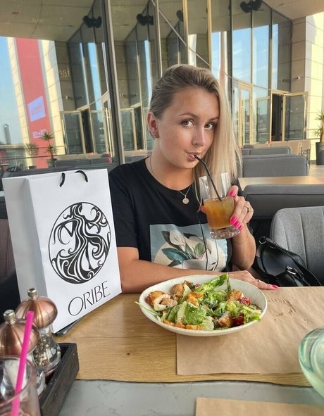Naakte gelekte OnlyFans-foto van Annabellla