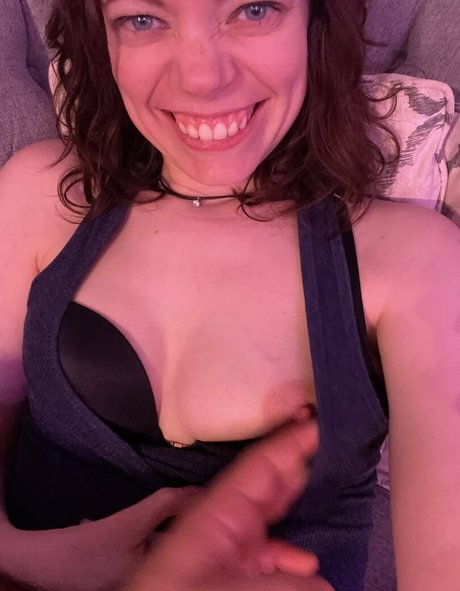 Naakte gelekte OnlyFans-foto van Bedroomeyesfree