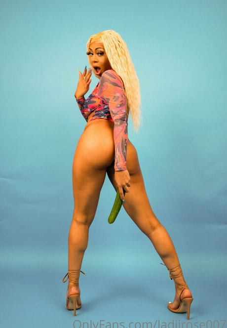 Naakte gelekte OnlyFans-foto van Bodyonrose