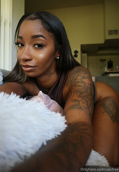 Naakte gelekte OnlyFans-foto van Sakifree