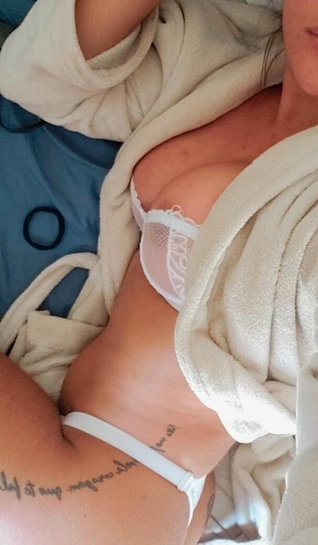 Naakte gelekte OnlyFans-foto van Janairla Barreto