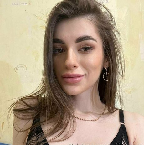 Naakte gelekte OnlyFans-foto van Judymi