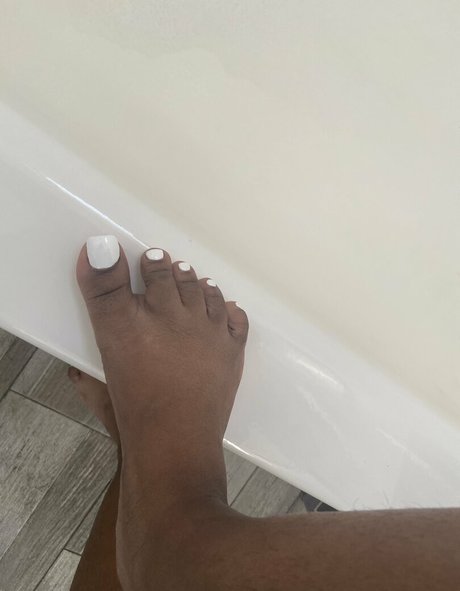 Naakte gelekte OnlyFans-foto van Chocolatefeet8