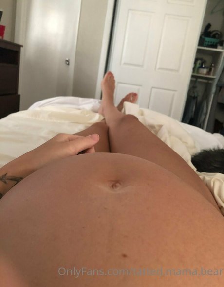 Naakte gelekte OnlyFans-foto van Tattedmamabear