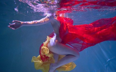 Naakte gelekte OnlyFans-foto van Allygatorrz