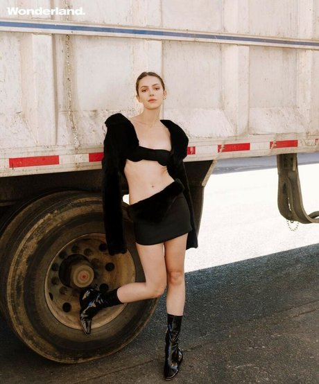 Naakte gelekte OnlyFans-foto van Ella Hunt