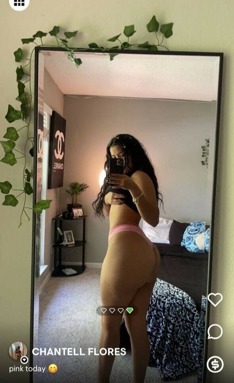 Naakte gelekte OnlyFans-foto van Chantell Flores