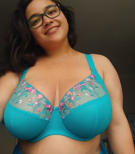 Naakte gelekte OnlyFans-foto van Janineaam