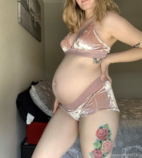 Naakte gelekte OnlyFans-foto van Littleprincess97