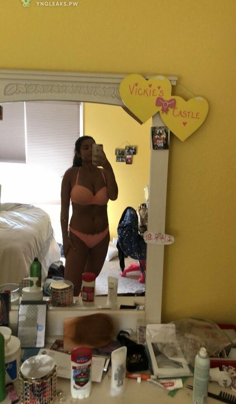 Naakte gelekte OnlyFans-foto van Vicky Escobar