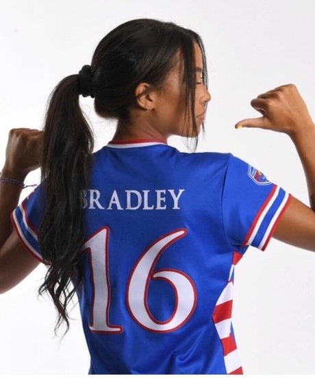 Naakte gelekte OnlyFans-foto van Italia Bradley