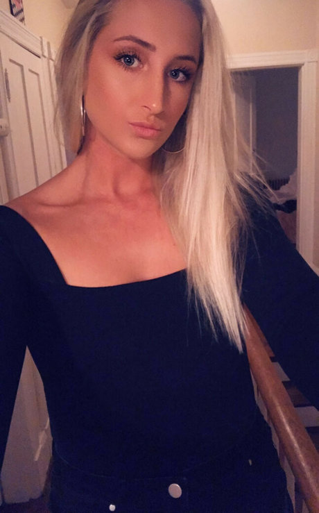 Naakte gelekte OnlyFans-foto van Sarah Shubert