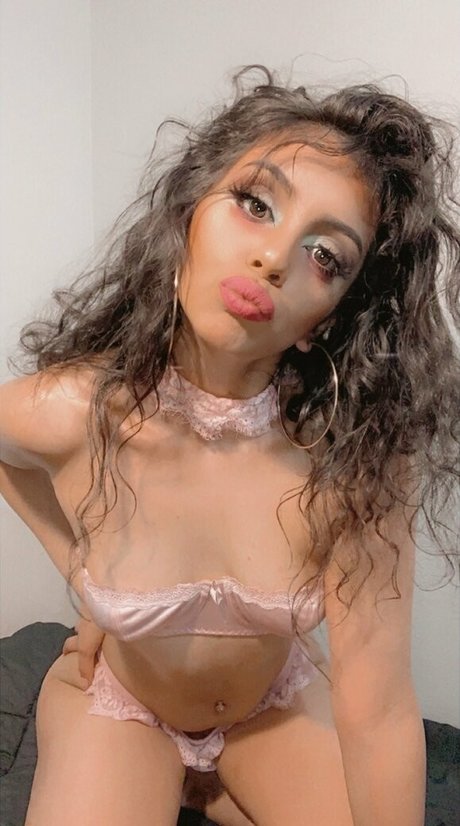 Naakte gelekte OnlyFans-foto van Sasha Sweetness