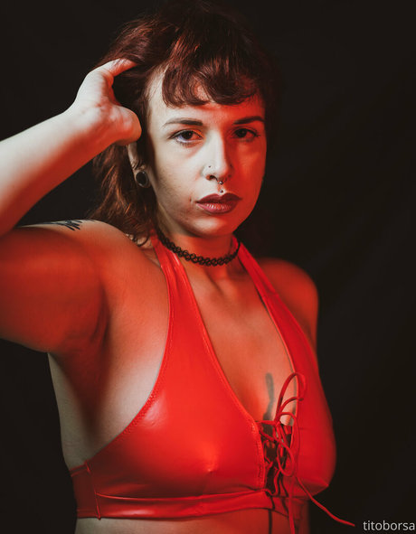 Naakte gelekte OnlyFans-foto van Titoborsafree