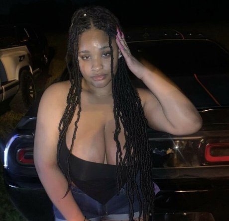 Naakte gelekte OnlyFans-foto van Jasminehiil