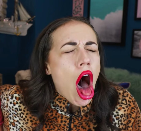 Naakte gelekte OnlyFans-foto van Colleen Ballinger