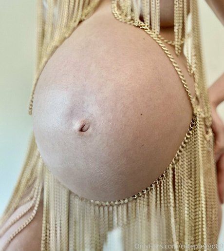 Naakte gelekte OnlyFans-foto van Cutepreggo89
