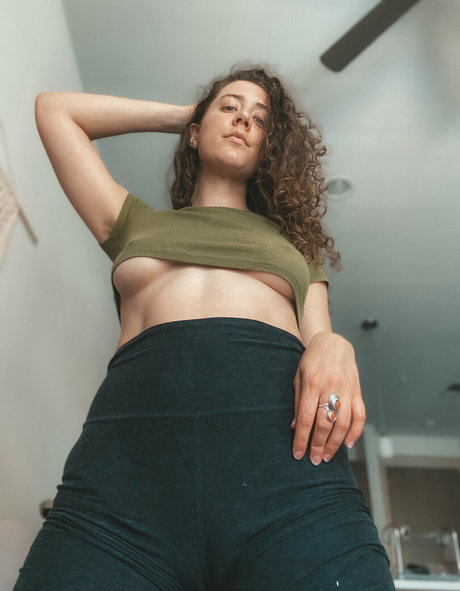 Naakte gelekte OnlyFans-foto van Nicolequinn