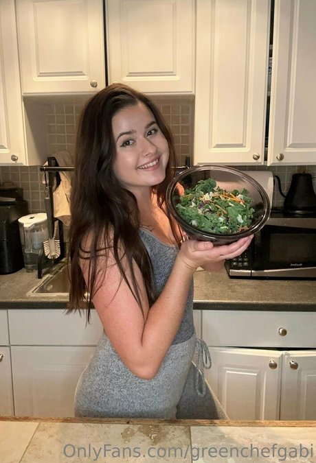 Naakte gelekte OnlyFans-foto van Greenchefgabi