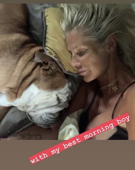 Naakte gelekte OnlyFans-foto van Ulrika Jonsson
