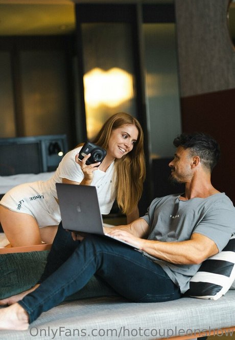 Hotcoupleonshow