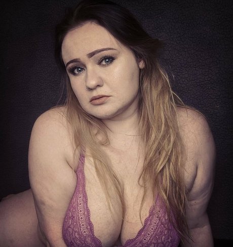 Naakte gelekte OnlyFans-foto van Ashtonivey