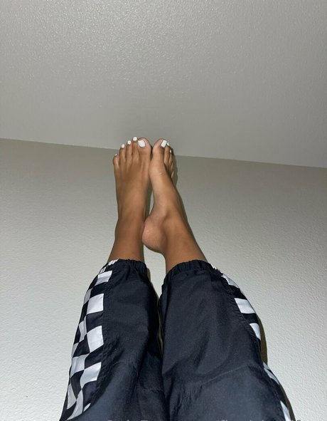 Naakte gelekte OnlyFans-foto van Fineislandfeet
