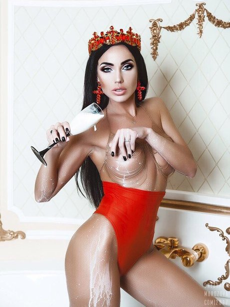 Naakte gelekte OnlyFans-foto van Marianna Markina