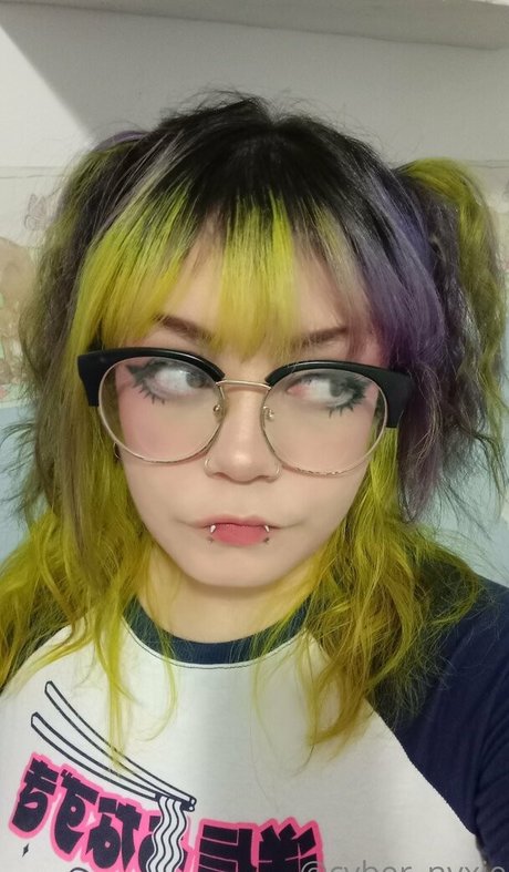 Naakte gelekte OnlyFans-foto van Cybernyxie