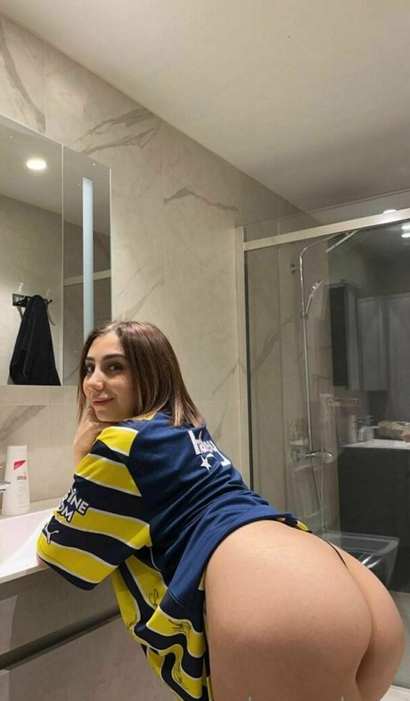 Naakte gelekte OnlyFans-foto van Askonuzelanur