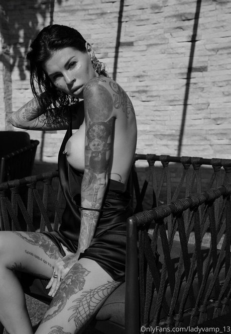 Naakte gelekte OnlyFans-foto van Lady Vamp