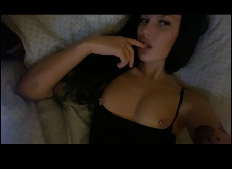 Naakte gelekte OnlyFans-foto van Megan Murray