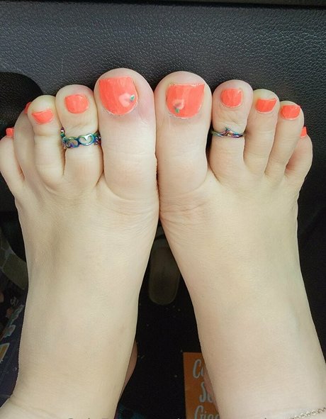 Naakte gelekte OnlyFans-foto van Sweetpeacheslane