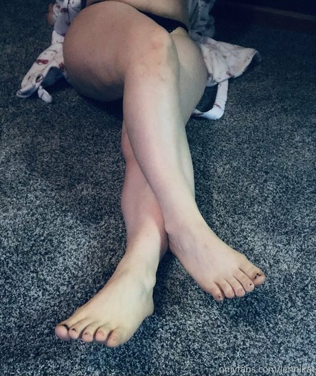 Naakte gelekte OnlyFans-foto van Jennikatfree