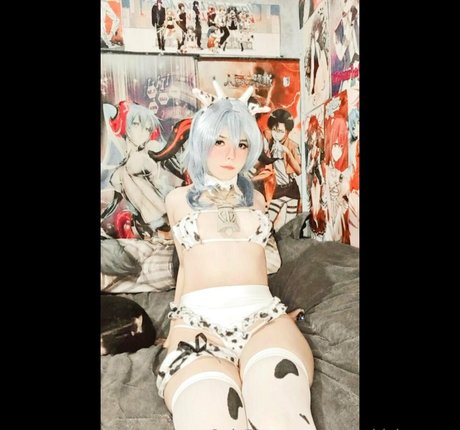 Naakte gelekte OnlyFans-foto van Momoiro Cosplay