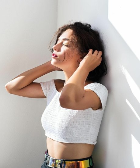Naakte gelekte OnlyFans-foto van Ella Flare