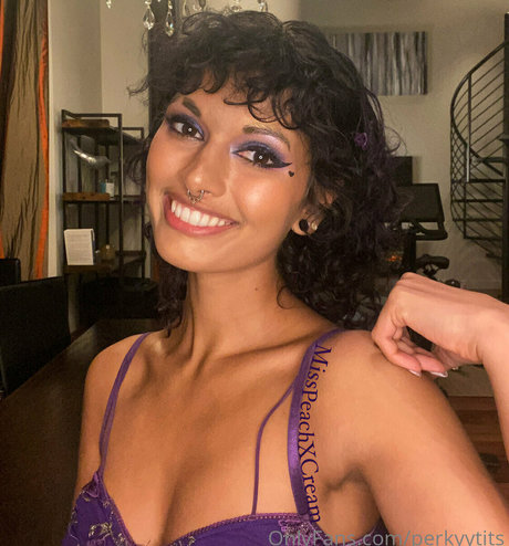 Naakte gelekte OnlyFans-foto van Perkyytits