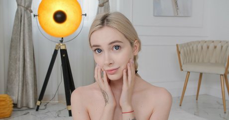 Naakte gelekte OnlyFans-foto van Nanno Choo Asmr