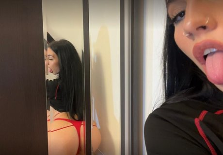 Naakte gelekte OnlyFans-foto van Ashaze