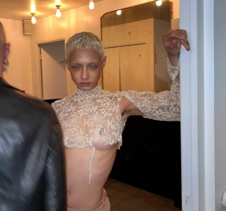 Naakte gelekte OnlyFans-foto van Uglyworldwide