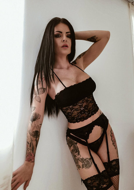 Naakte gelekte OnlyFans-foto van Lorytatt